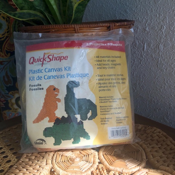 New Old Stock Quick Shape Plastic Canvas Fossils Kit - Picture 5 of 10